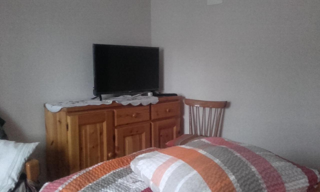 B&B Signora Elvira Capriana Bagian luar foto
